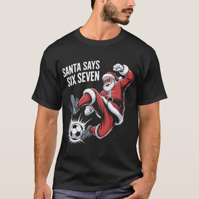 T-shirt Funny Santa Soccer Kicking Ball Graphic Tee | Chri (Devant)