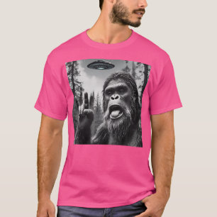 T-shirt Funny Sasquatch Bigfoot Rock Sur Selfie Avec Ufo A