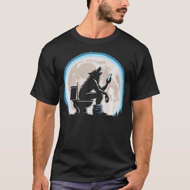 T-shirt Funny Toilet Humor Werewolf or Wolf Howling at the (Devant)