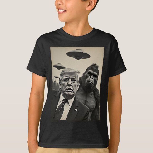 T-shirt Funny Trump Bigfoot Selfie Avec Ufos Alien Étrange (Devant)