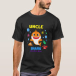 T-shirt Funny Uncle Shark Doo Doo Oncle Shark Birthday Gro<br><div class="desc">Cute Kids Baby Shark Doo Doo Doo Baby Shark Le cadeau d'anniversaire Vintage est une idée cadeau parfaite pour Uncle Shark, Tante Shark, Kids, Daddy, Dad, Sister Shark, le cadeau parfait pour la fête des pères, la famille, l'anniversaire, les enfants, nièce, garçon, fille, hommes, Noël, pères. Bébé mignon et drôle...</div>