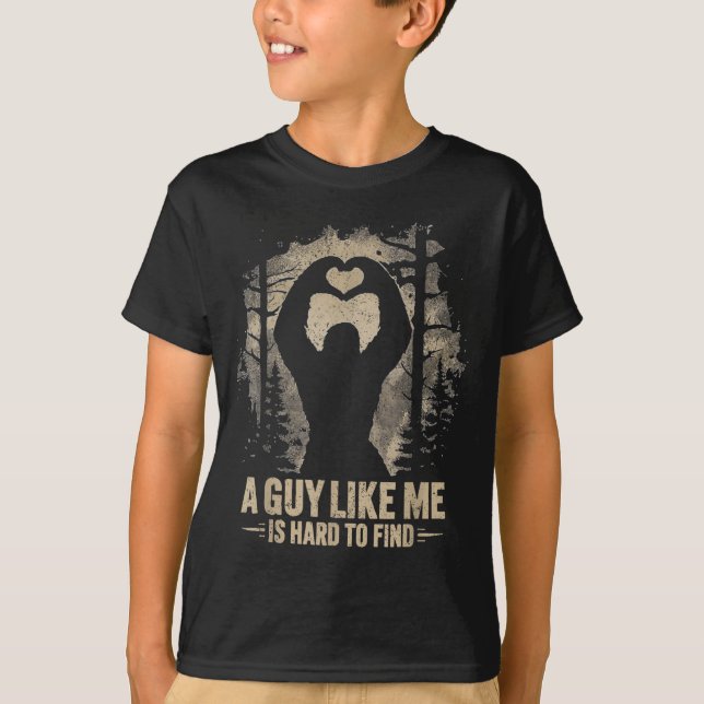 T-shirt Funny Valentine Bigfoot Heart A Guy Like Me Is Har (Devant)