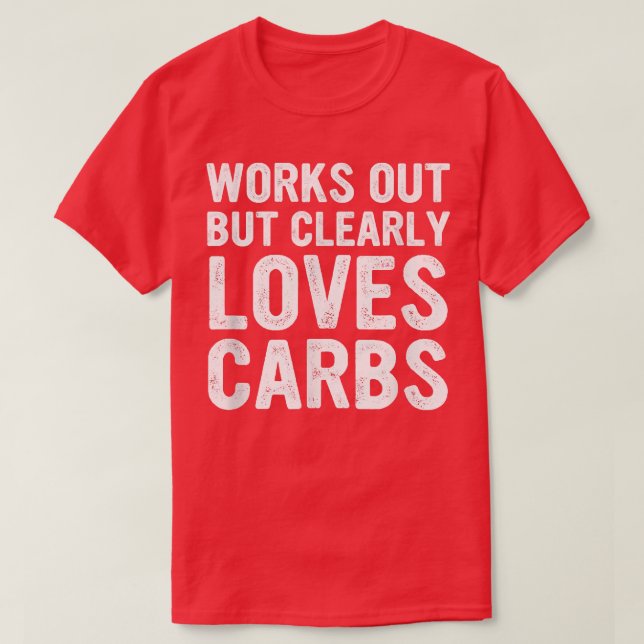 T-shirt Funny Works Out But Clearly Loves Carbs  (Design devant)