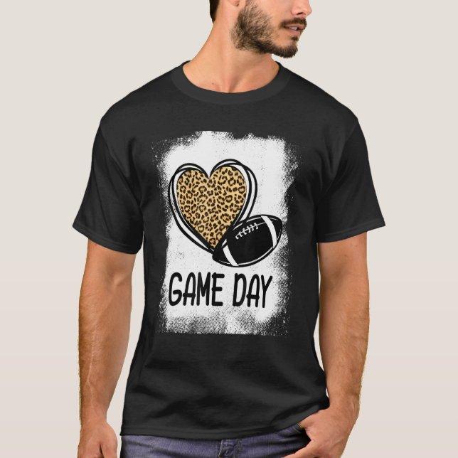 T-shirt Game Day With Leopard Heart Football American Foot (Devant)