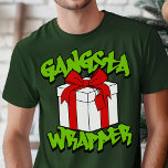 T-shirt Gangsta Wrapper Funny Christmas<br><div class="desc">Montrez vos talents d'emballage cadeau avec ce t-shirt de Noël hilarant "Gangsta Wrapper" ! Parfait pour les amateurs d'hip hop qui aiment envelopper les cadeaux avec style. Cette chemise présente un cadeau enveloppé avec un design audacieux "Gangsta Wrapper", ce qui en fait une façon amusante et festive de répandre la...</div>