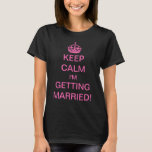 T-shirt Garde Vintage Calme Je me marie !<br><div class="desc">Illustration vintage anglaise de design Garde Calme et Continue modifié pour la future mariée ! Garde Calme Je me marie ! Complété par une couronne rose royal, chaque mariée devrait se sentir comme une princesse ! Félicitations ! Une façon amusante de faire savoir à vos amis et à votre famille...</div>