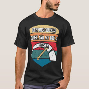 T-shirt Garder les outils près du mécanicien automobile po