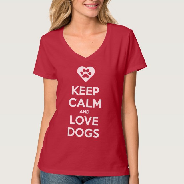 T-shirt Gardez le calme et aimez la chemise de chiens (Devant)
