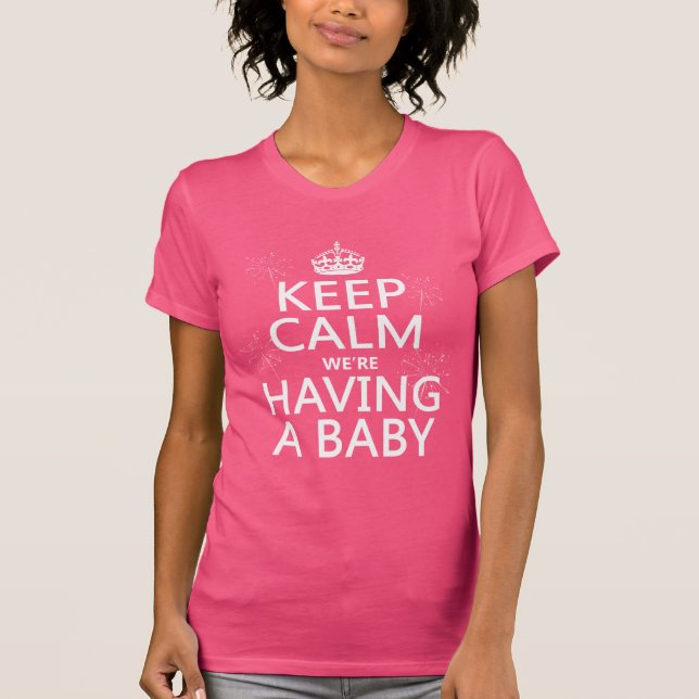 T-shirt Gardez le calme que nous avons un bébé (dans toute (Devant)