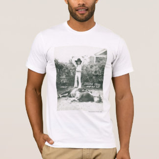 T-shirt Garlene Tindall se tenant sur un cheval de tour
