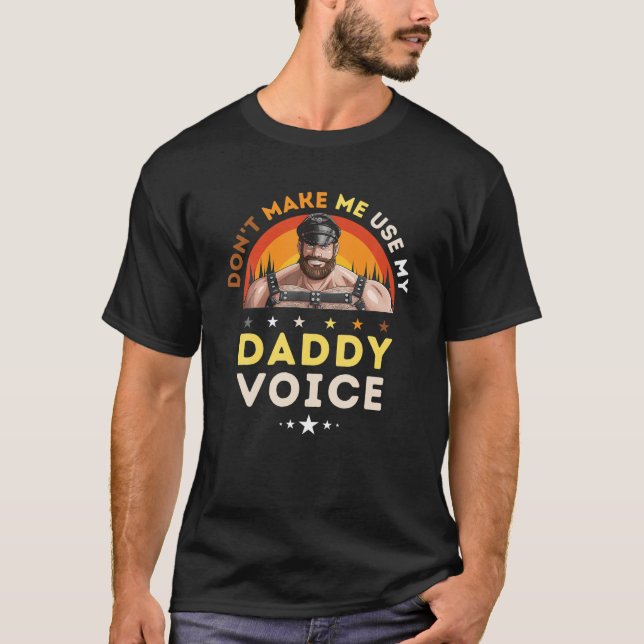 T-shirt Gay Cuir Gay Papa Homme Ours Kink Gay Porté Da (Devant)