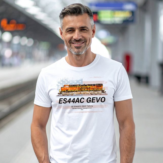 T-shirt GE ES44AC GEVO Locomotive et drapeau américain (GE ES44AC GEVO Locomotive. BNSF freight train. Mens Basic T-Shirt)
