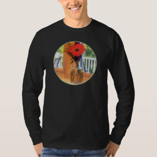 T-shirt Gerbera Daisy près de la fenêtre de la cuisine