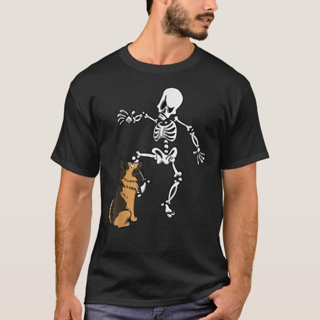 T-shirt German Shepherd Biting Skeleton (Devant)