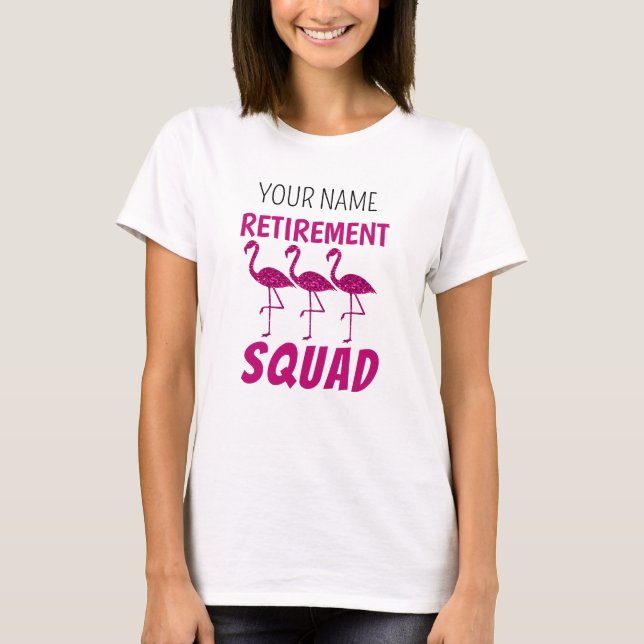 T-shirt Geste de retraite rose flamant Nom de la retraite  (Devant)