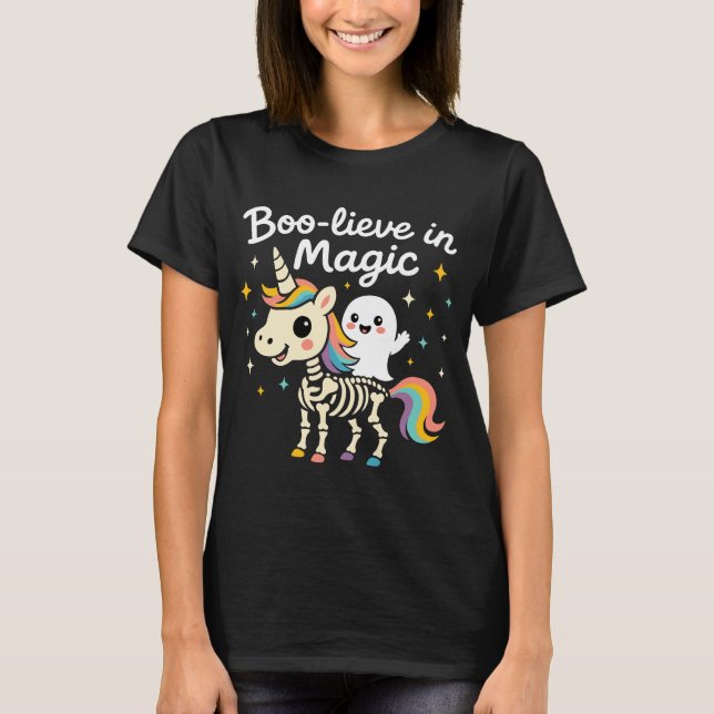 T-shirt Ghost mignon chevauchant une Unicorn Skeleton (Devant)