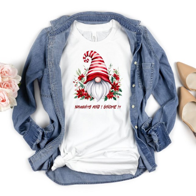 T-shirt Gnome de Noël drôle et sarcastique   (Christmas Holiday Gnome T-shirt that says Naughty and I Gnome it)
