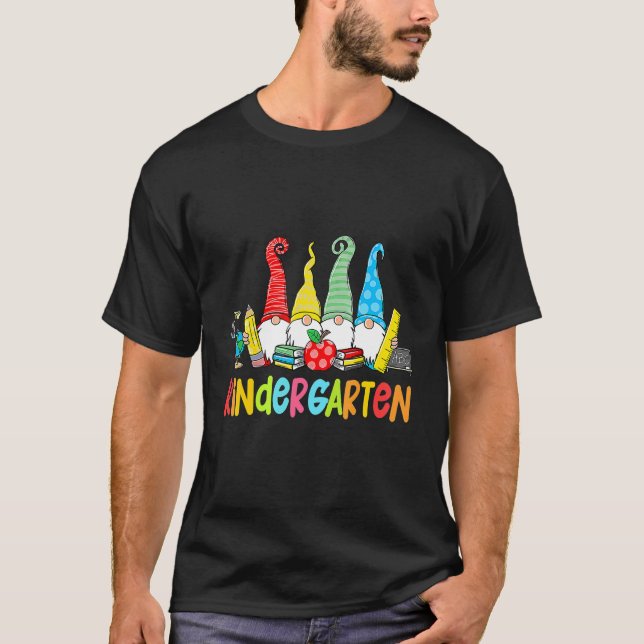 T-shirt Gnomes Équipe de maternelle Enseignant de première (Devant)