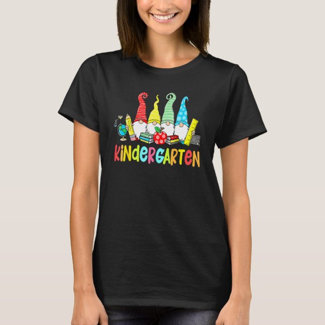 T-shirt Gnomes Kindergarten Crew First Day Teacher Back To (Devant)