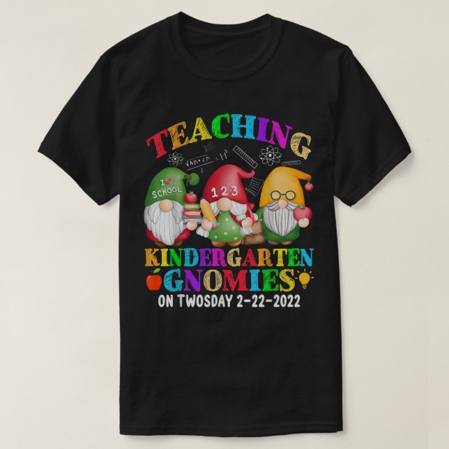T-shirt Gnomies Enseigner Maternelle Le Jour 2222022 F (Design devant)