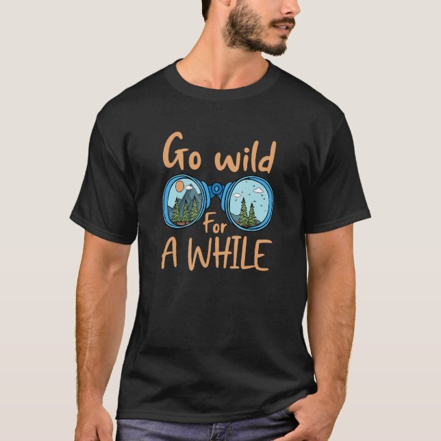T-shirt Go Wild For A While Hiking Outdoors Adventure (Devant)