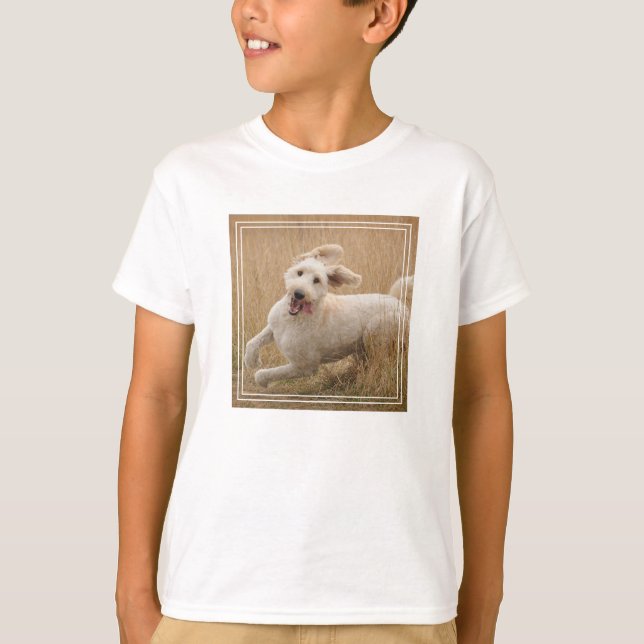 T-shirt Goldendoodle traverse l'herbe (Devant)