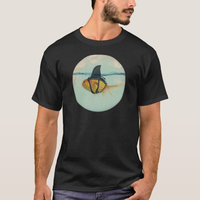 T-shirt Goldfish with a Shark Fin (Devant)