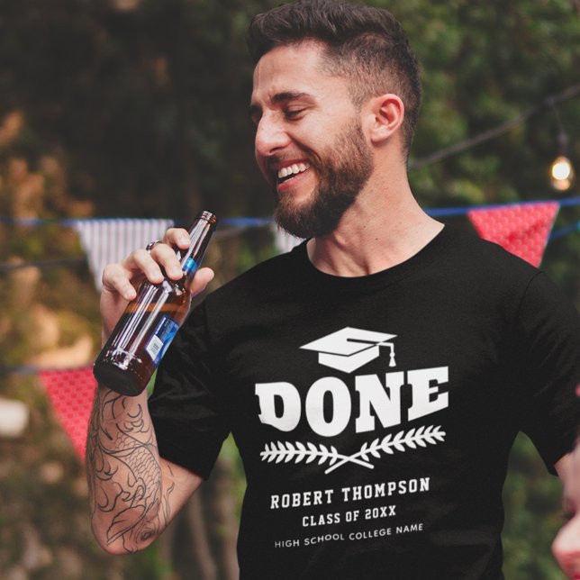 T-shirt Graduation 2024 Terminé Graduate Matching Class (Graduation 2024 Typography Personalized Mens T-Shirt)