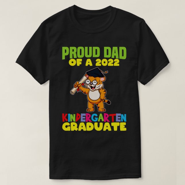 T-shirt Graduation Fier Papa 2022 Maternelle 2 Diplôme (Design devant)