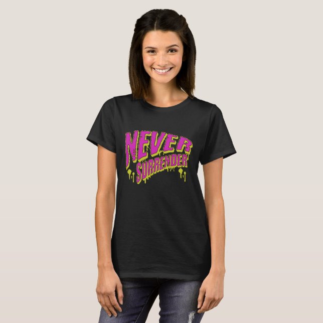 T-shirt Graffiti de motivation Never Surrender Typographie (Devant entier)