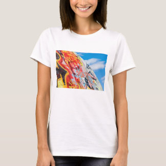 T-shirt graffiti de planète