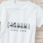 T-shirt Grand-mère depuis 20XX Moderne Simple Preppy<br><div class="desc">Ce design simple et moderne est composé de la typographie de san serif.</div>