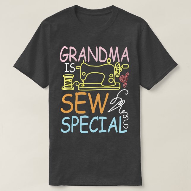 T-shirt Grand-mère est un peu spéciale (Design devant)