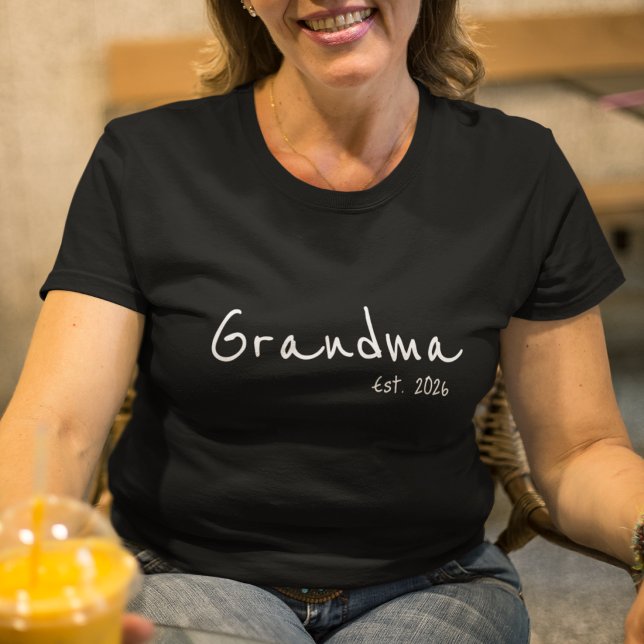T-shirt Grand-mère établie en écriture blanche (Créateur téléchargé)