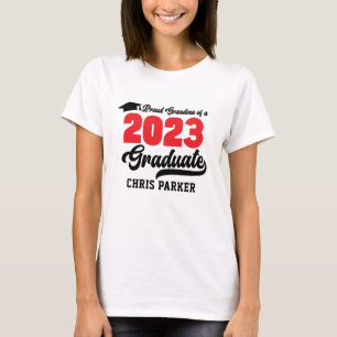T-shirt Grand-mère fière d'un Script Red Bold 2023 Graduat