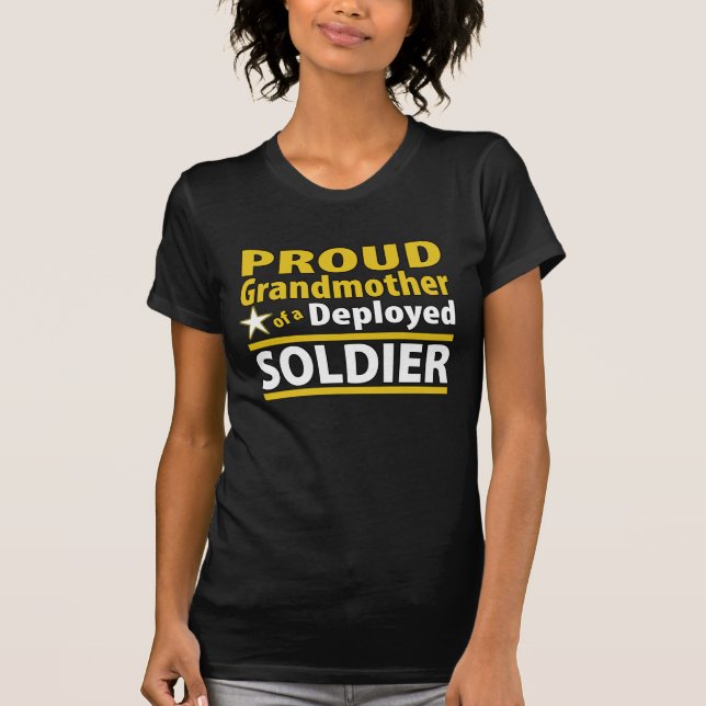 T-shirt Grand-mère fière d'une chemise déployée de soldat (Devant)