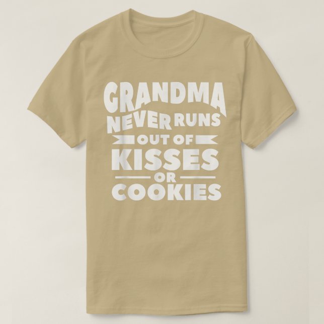 T-shirt Grand-Mère Ne S'Enfuit Jamais De Baisers Ou De Coo (Design devant)