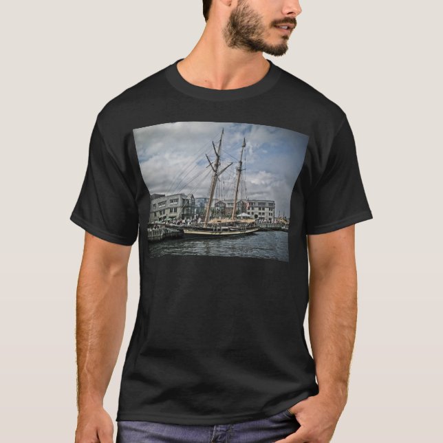 T-shirt Grand navire à Halifax (Devant)