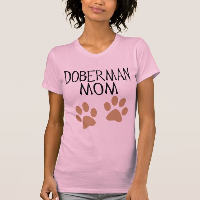 T-shirt Grande maman de dobermann de pattes (Devant)