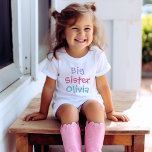 T-Shirt Grande soeur Monogramme colorée fille<br><div class="desc">Customisez ce t-shirt de grande soeur avec le nom de l'enfant. Violet violet,  rose vif et bleu aqua couleurs - beaucoup de style chemise,  taille et options de couleur disponibles.</div>