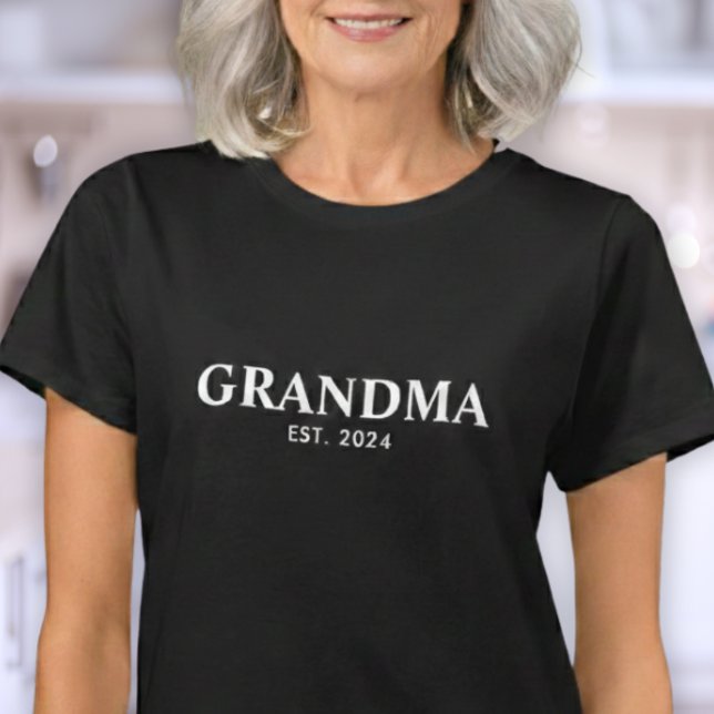 T-shirt Grandma Established New Grandma Gift (Créateur téléchargé)