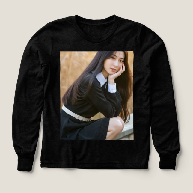 T-shirt graphique artistique pour femmes - (Motif recto)