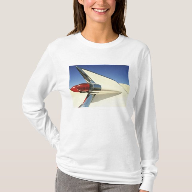 T-shirt Graphique : Gros plan sur l'aileron et le feu arri (Devant)