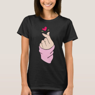 T-shirt graphique minimaliste avec un cœur fait av