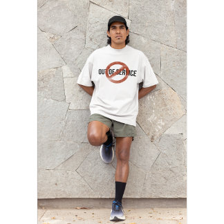T-shirt graphique minimaliste grunge hors service 