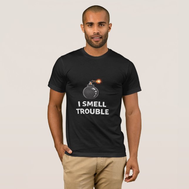 T-shirt graphique "Mischief Magnet Lit Bomb" (Devant entier)
