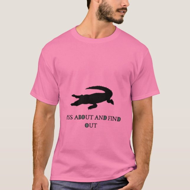 T-shirt graphique rose avec un bébé alligator de d (Devant)