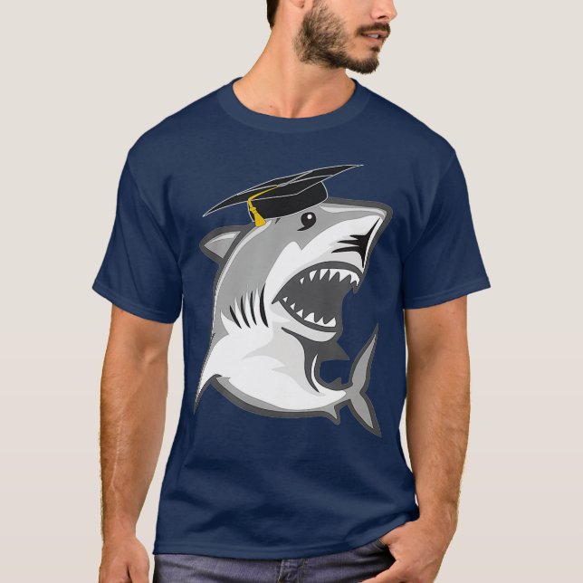 T-shirt Great White Shark Graduation Cap Class of 2021 (Devant)