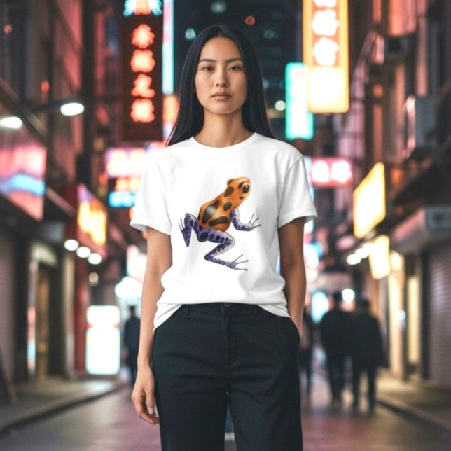 T-shirt Grenouille flèche empoisonnée (A vibrant orange and blue poison dart frog on a classic white tee, on a woman in the city at night.)