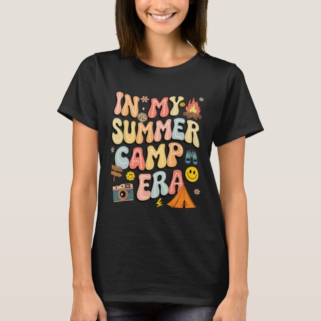 T-shirt Groovy à l'époque de mon camp d'été Équipe de camp (Devant)